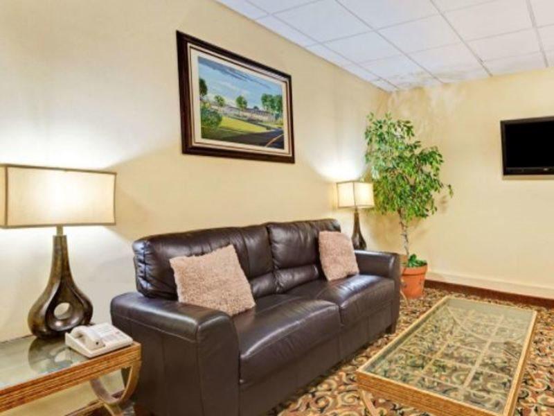 Hotel Ramada By Wyndham Kittery Extérieur photo