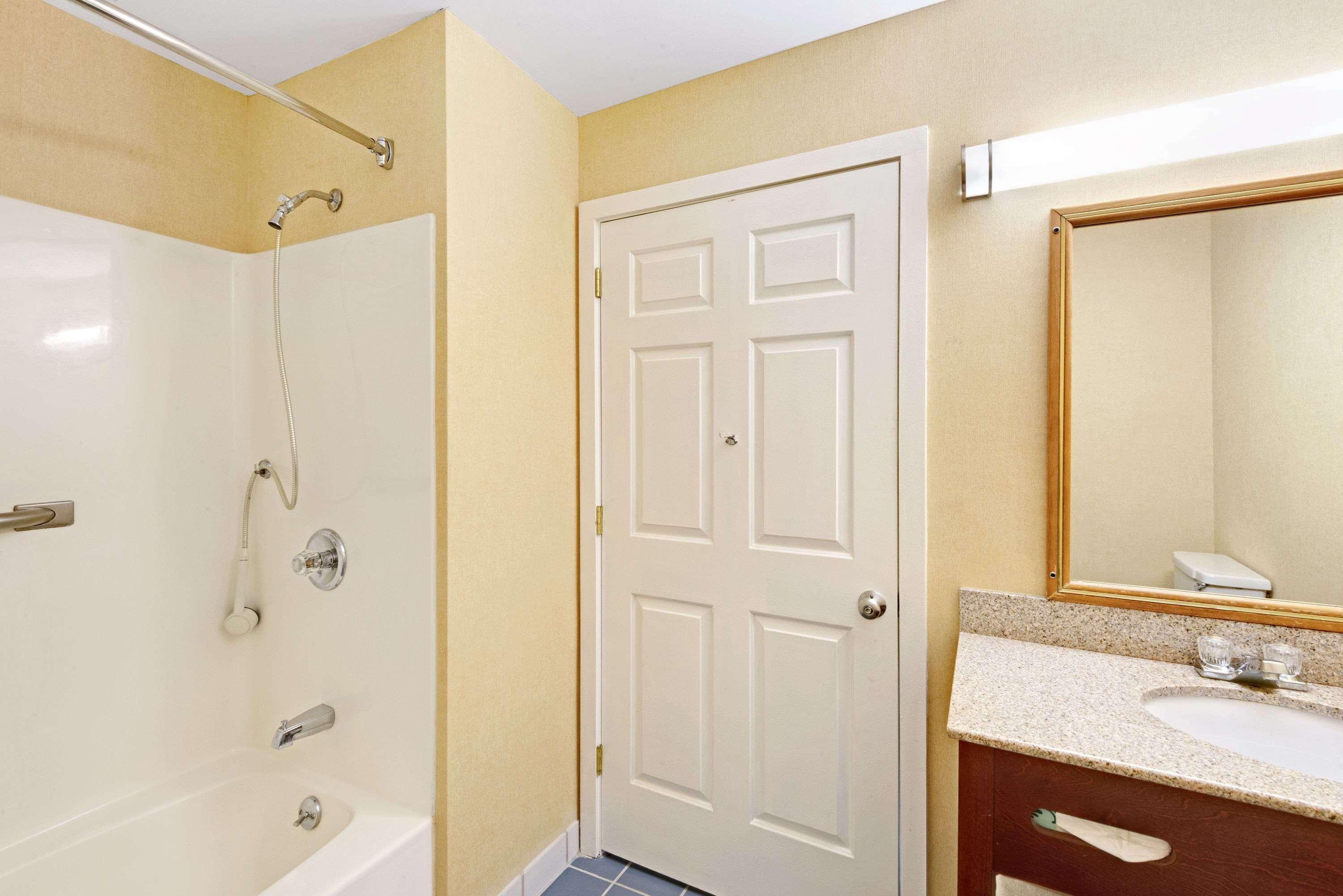 Hotel Ramada By Wyndham Kittery Extérieur photo